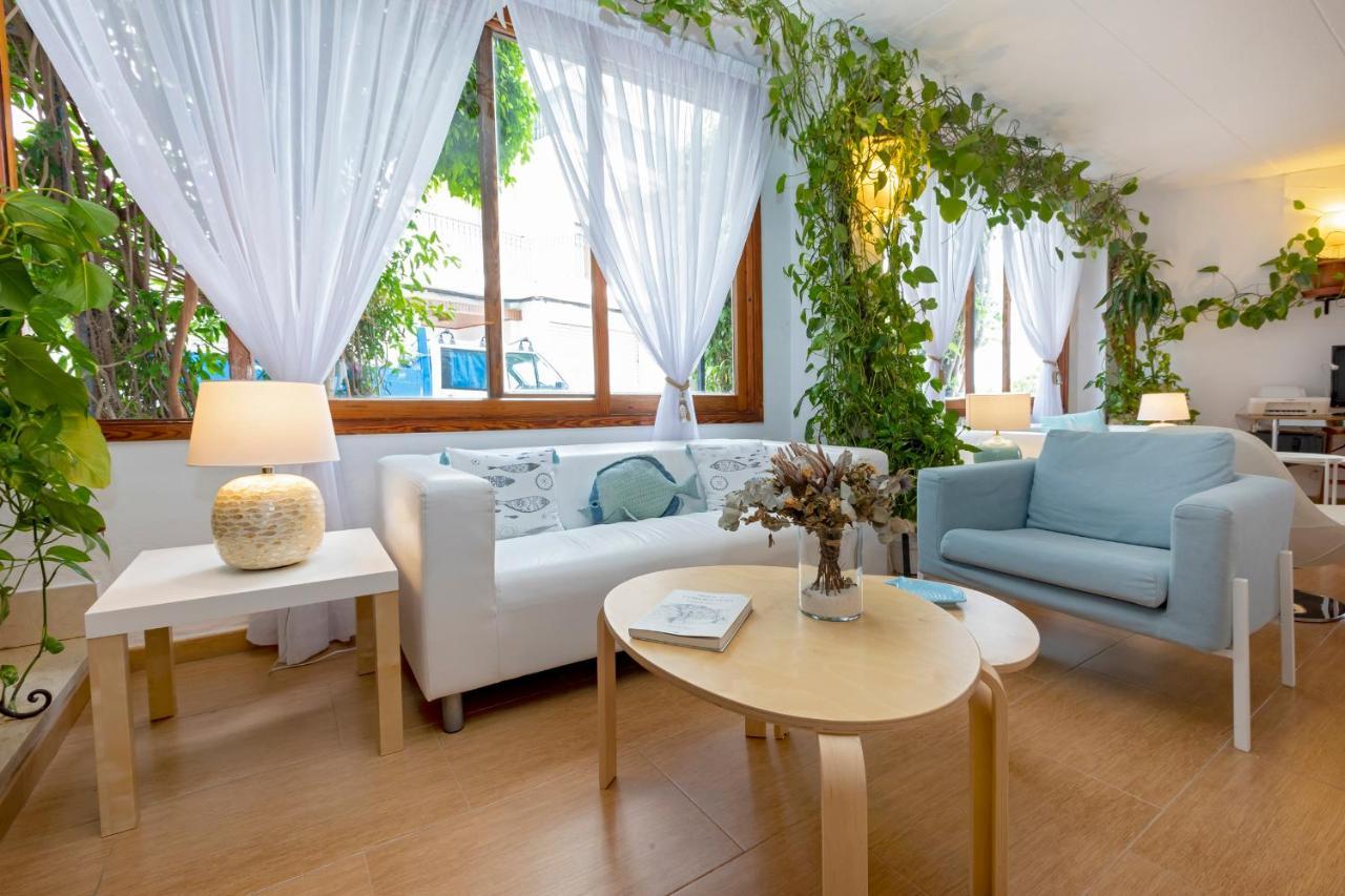 Hostal Manolita San Antonio  Buitenkant foto
